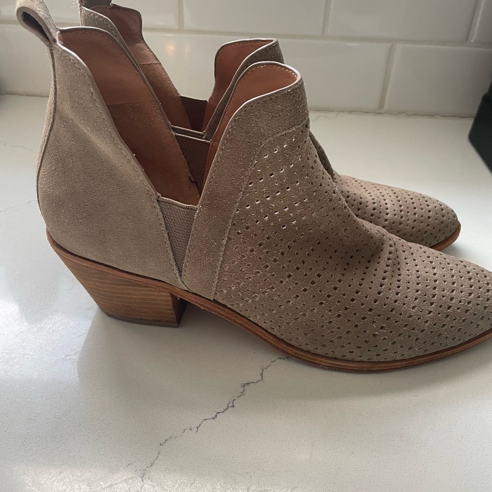 Sigerson Morrison suede  low bootie size 39